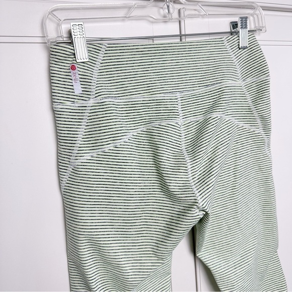 Zella Live In Streamline' Capris Leggings Small Micro Stripe - Picture 6 of 11